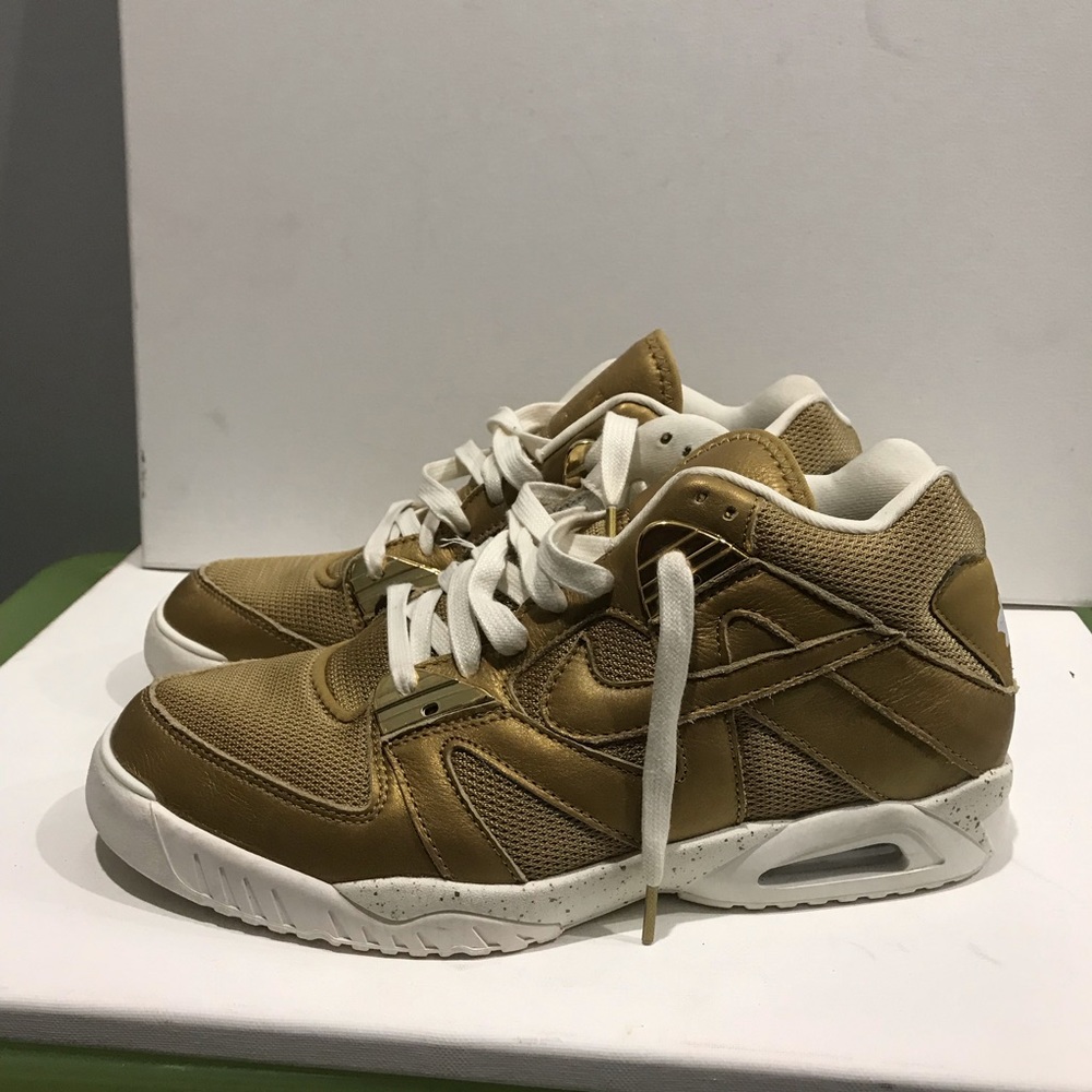 Nike - Picture 4 of 5